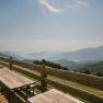 Sitzb&auml;nke mit Panoramablick auf die Berglandschaft beim Almreserlhaus am Schneeberg