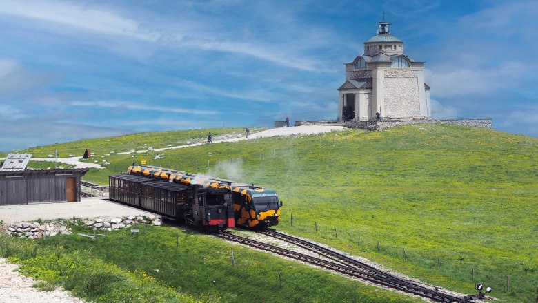 Salamander-Zug und Nostalgie-Dampfzug am Hochschneeberg
