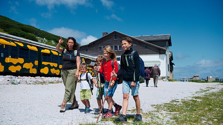 Unternehmen Sie direkt vom Bergbahnhof aus atemberaubende Wanderungen., © NB/Wegerbauer