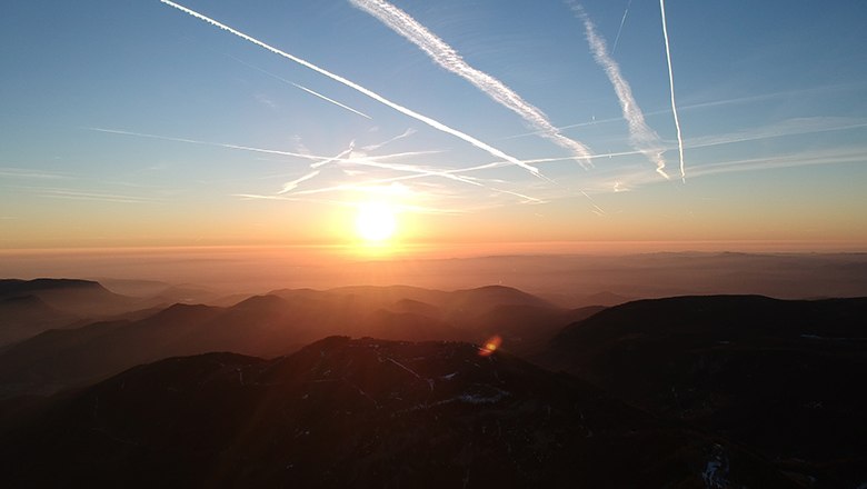 Fernblick bei Sonnenaufgang auf dem Schneeberg, © Christoph Kögler