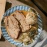 Schweinsbraten mit Sauerkraut und Semmelkn&ouml;del auf einem Teller in der Edelwei&szlig;h&uuml;tte am Schneeberg