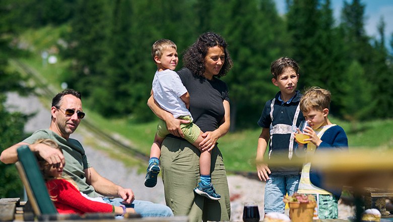 Erleben Sie urige Hüttenatmosphäre am höchsten Berg Niederösterreichs., © NB/Wegerbauer