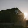 Fischerh&uuml;tte am Schneeberg im warmen Licht der tief stehenden Sonne
