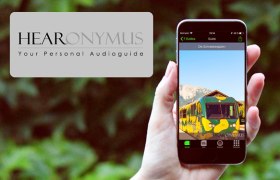 Handy wird in der Hand gehalten, darauf ist ein Foto vom Salamanderzug ge&ouml;ffnet