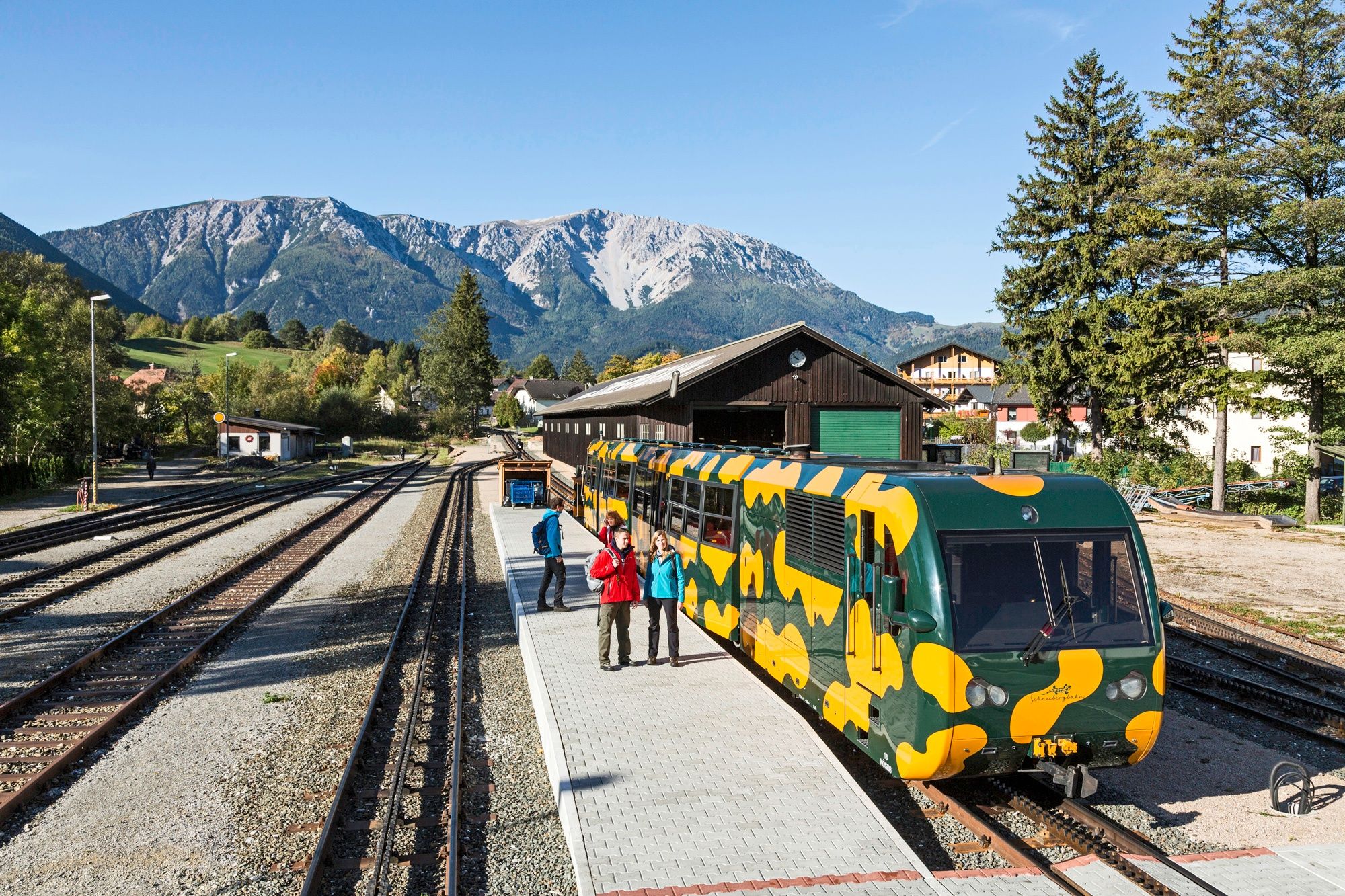 Bahnhof in Puchberg am Schneeberg mit Zahnradbahn