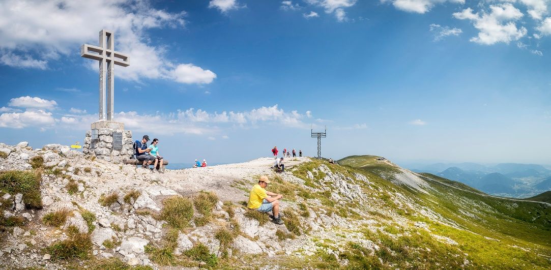 Klosterwappen - Gipfelkreuz des Schneebergs 2076m