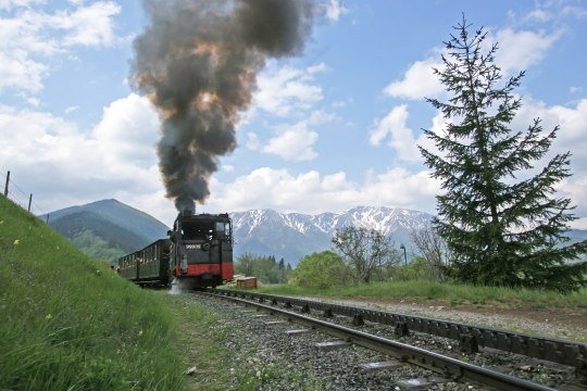 Der Nostalgie-Dampfzug hat sein Ziel vor Augen, © NB/Mösslinger